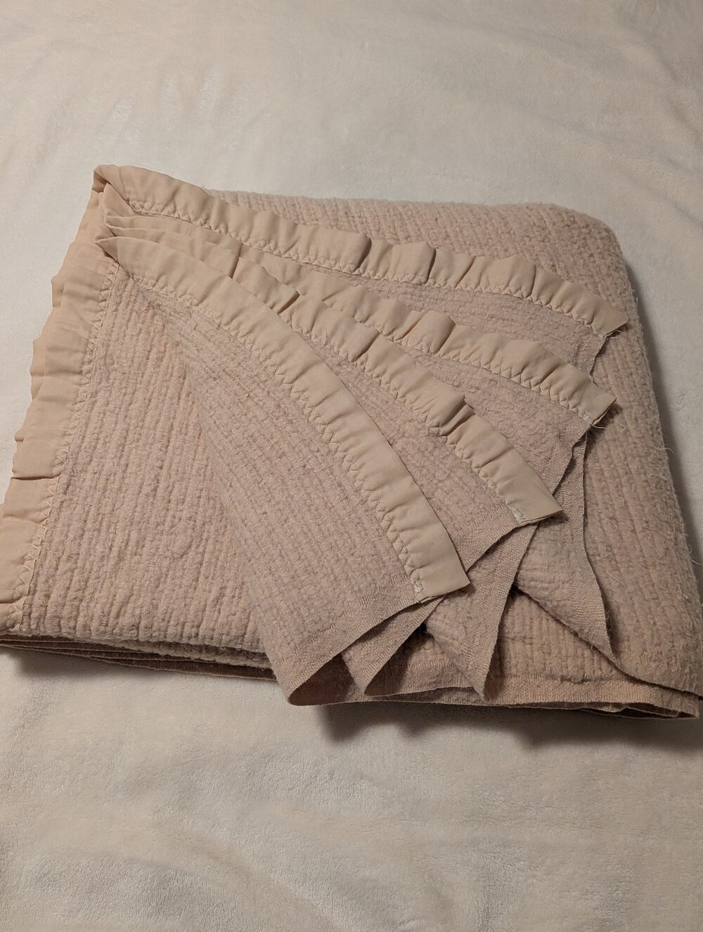 ESMOND | Vintage Waffle Weave  Blanket with Satin-like Trim. Twin. 76x62.